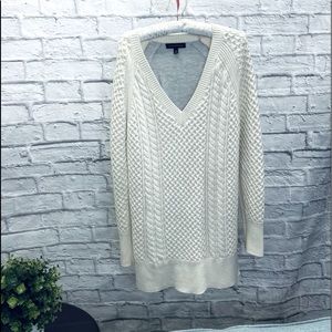 Cream chunky long cable knit v-neck sweater, M, EUC